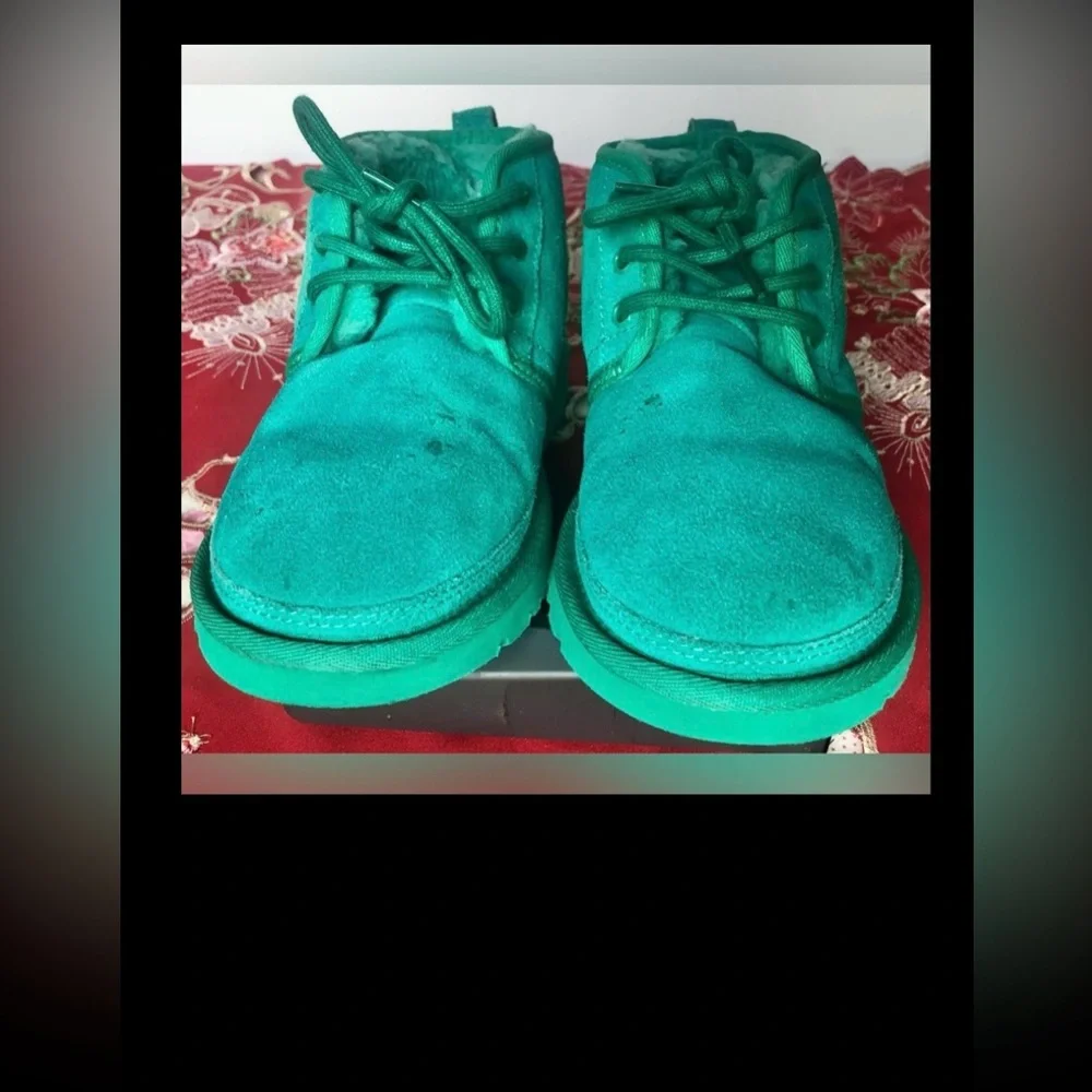 UGG Neumel Suede Chukka Boots Wool Lined S/N 1094269 in emerald green size 6
